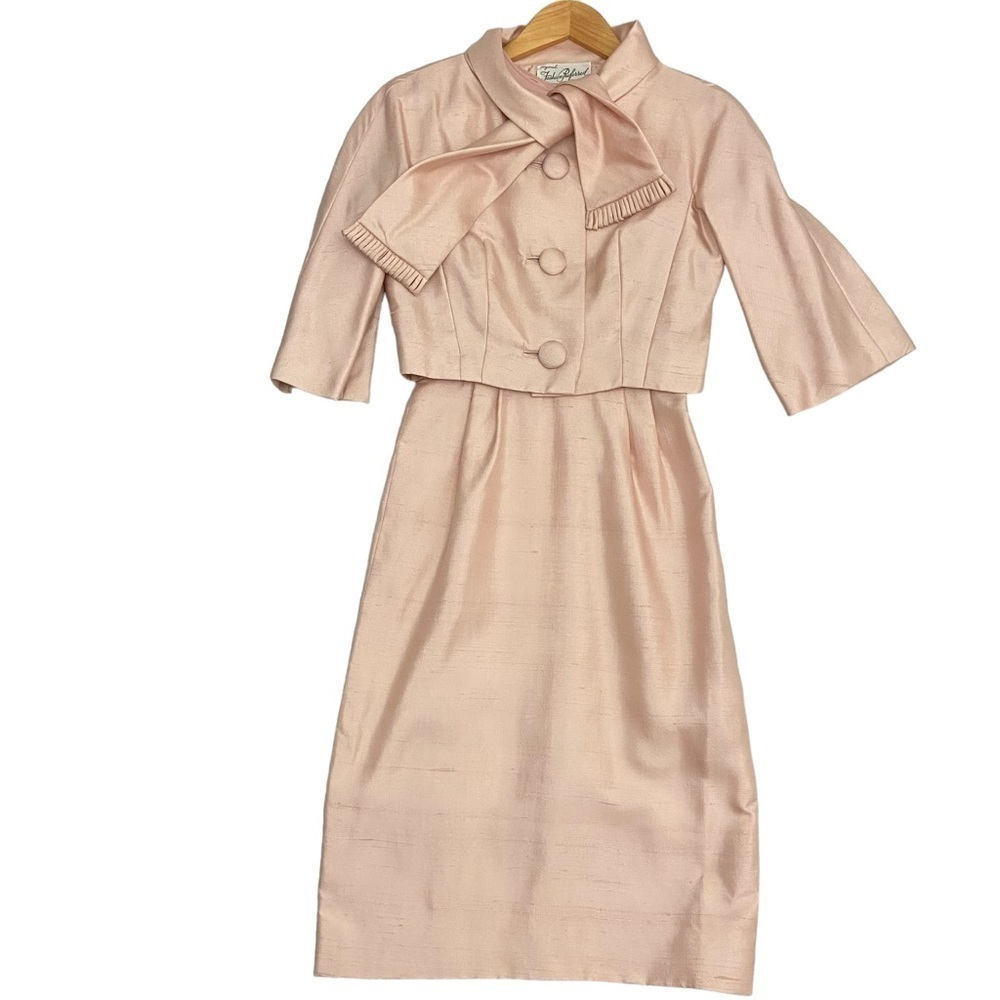 Vintage mod design Jack Liebman fashion styled Preffered button suit pink silk 8